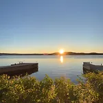 Charming Seaside With Fjord Views Feriehus *