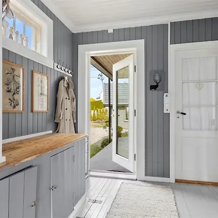 Charming Seaside With Fjord Views אסקר