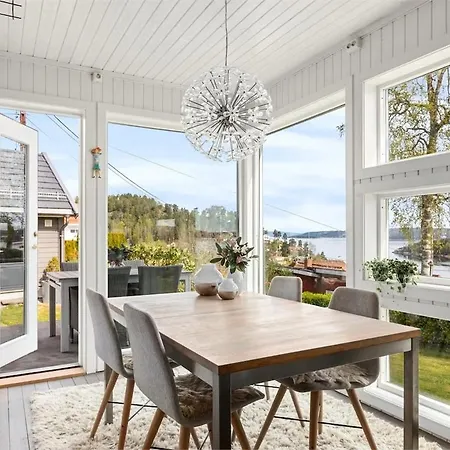 Charming Seaside With Fjord Views אסקר