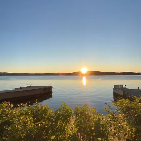 Charming Seaside With Fjord Views Semesterbostad *