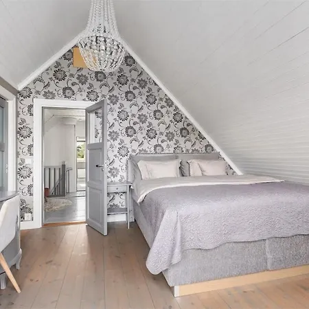 Nyaraló Charming Seaside With Fjord Views