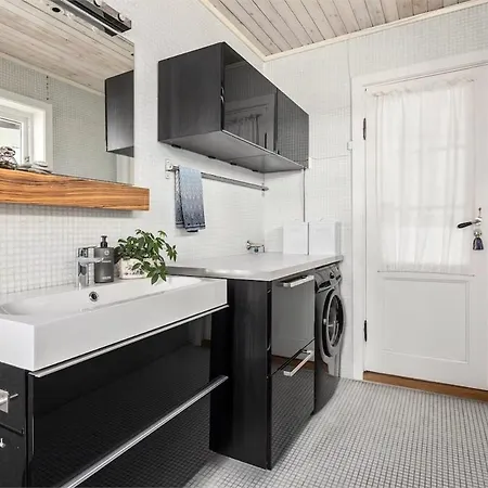 Charming Seaside With Fjord Views Semesterbostad