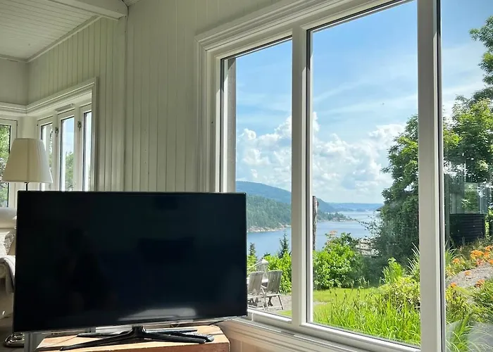 Vakantiehuis Charming Seaside With Fjord Views