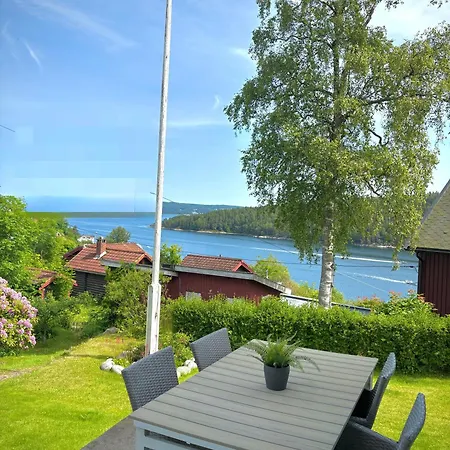 Charming Seaside With Fjord Views 度假居 *