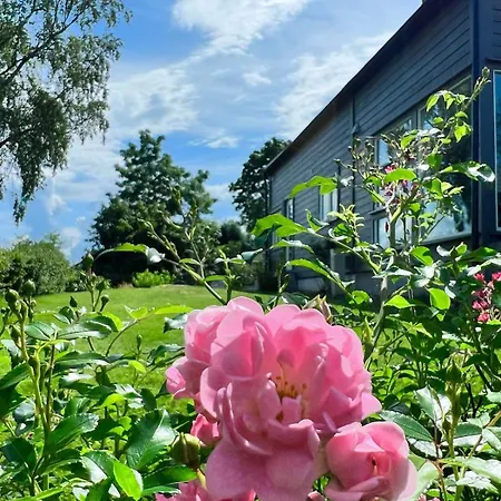 度假居 Charming Seaside With Fjord Views *
