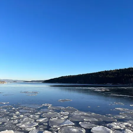 Charming Seaside With Fjord Views 阿斯克尔